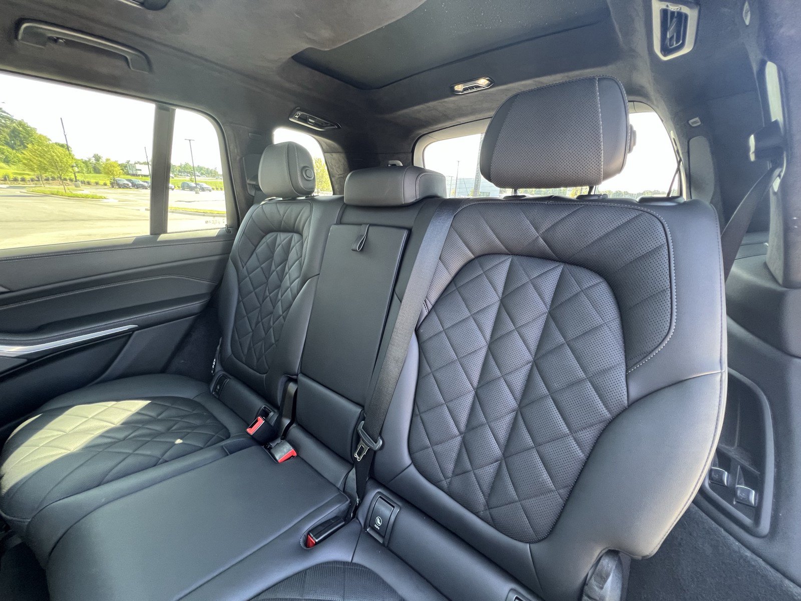 Used 2024 BMW X7 xDrive40i w/ Executive Package AWD/4WD image 32