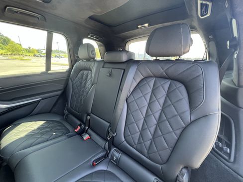 Used 2024 BMW X7 xDrive40i w/ Executive Package AWD/4WD image 32