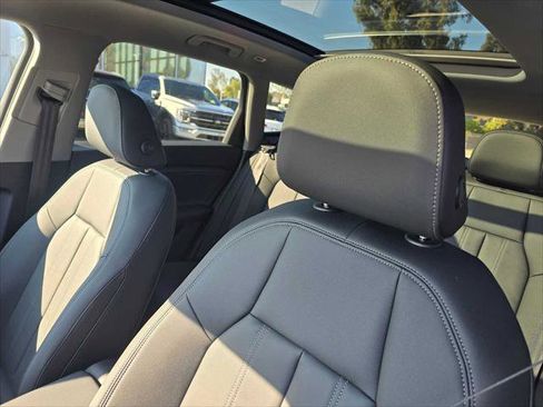 New 2025 Audi Q6 e-tron Premium image 26