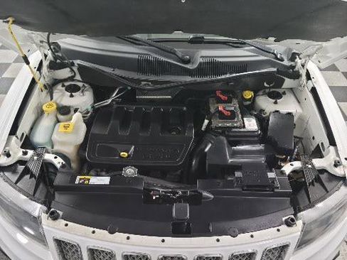 Used 2015 Jeep Compass High Altitude AWD/4WD image 33
