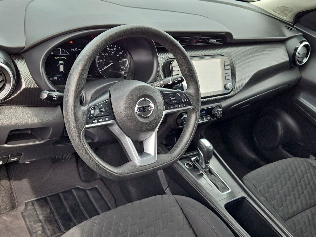 Used 2021 Nissan Kicks SV FWD image 2