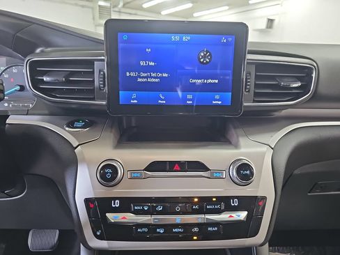 Used 2021 Ford Explorer XLT w/ Equipment Group 202A AWD/4WD image 21