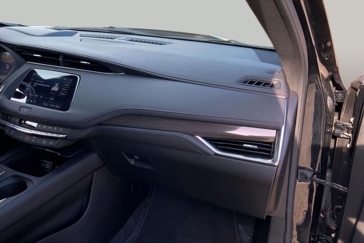 Used 2023 Cadillac XT4 Sport FWD image 18