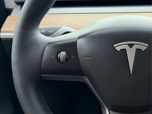 Used 2023 Tesla Model Y Long Range AWD/4WD image 42