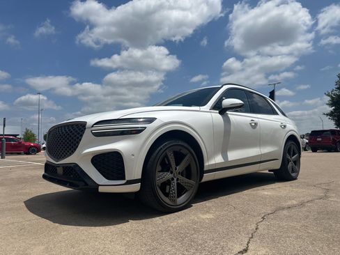 Used 2022 Genesis GV70 3.5T Sport w/ Sport Prestige Package AWD/4WD image 2