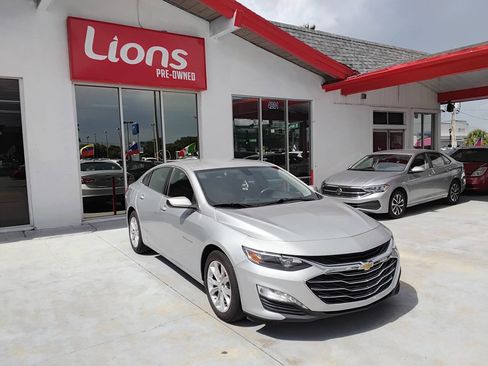Used 2020 Chevrolet Malibu LT image 2
