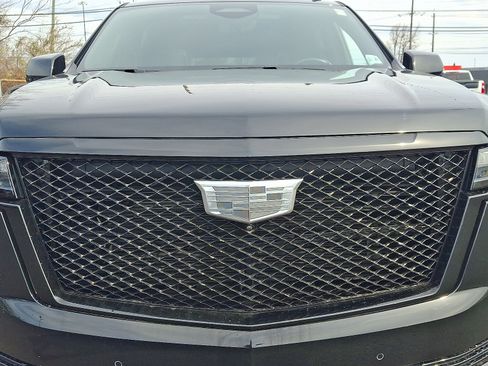 Certified 2022 Cadillac Escalade ESV Sport w/ LPO, ONYX Package AWD/4WD image 9