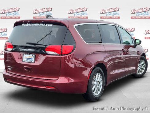 Used 2022 Chrysler Voyager LX image 8