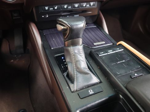 Used 2019 Lexus ES 350 Ultra Luxury w/ Accessory Package 2 image 29