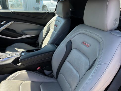 Used 2016 Chevrolet Camaro SS RWD image 10