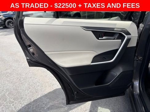 Used 2019 Toyota RAV4 XLE Premium FWD image 13