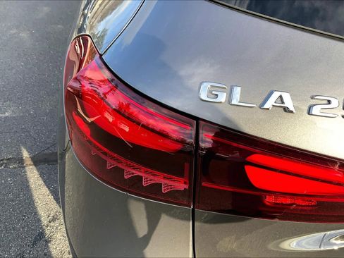 Used 2025 Mercedes-Benz GLA 250 4MATIC image 6