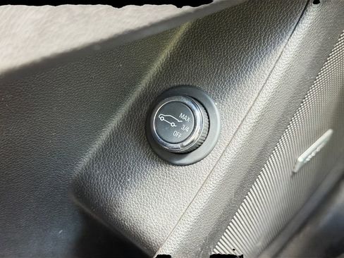 Used 2018 Chevrolet Traverse LT FWD image 22