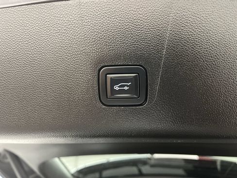 Used 2019 Chevrolet Traverse LT FWD image 31