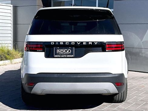 Used 2024 Land Rover Discovery S image 4