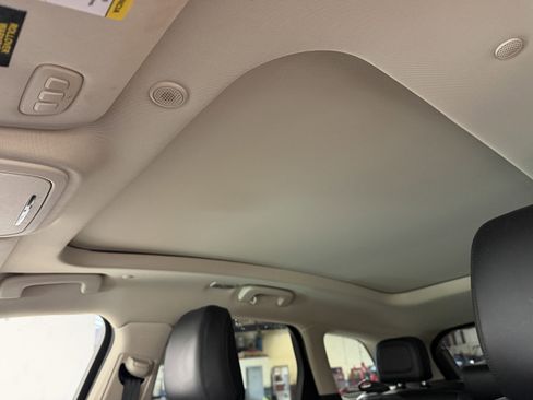 Used 2023 Lincoln Corsair Reserve AWD/4WD image 5
