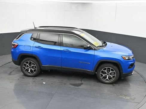 Used 2025 Jeep Compass Limited AWD/4WD image 37