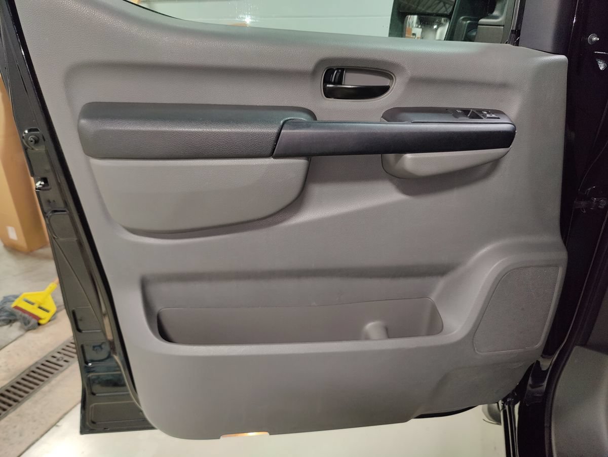 Used 2015 Nissan NV 3500 SL w/ Technology Package RWD image 23