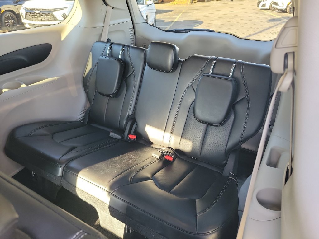 Used 2024 Chrysler Pacifica Limited FWD image 20