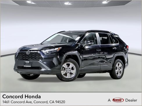Used 2022 Toyota RAV4 XLE image 1
