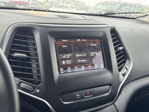 Used 2019 Jeep Cherokee Latitude Plus AWD/4WD image 20