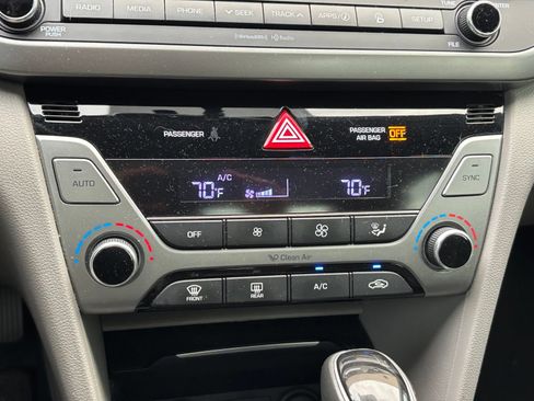 Used 2017 Hyundai Elantra Limited FWD image 13