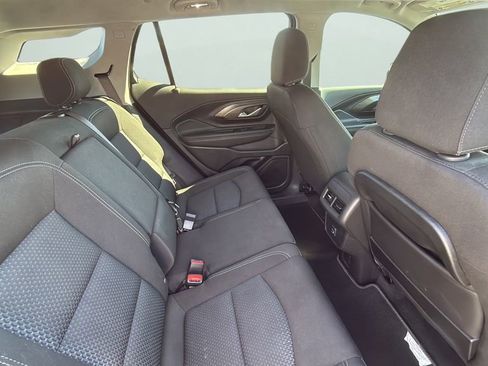 Used 2024 GMC Terrain SLE w/ Driver Convenience Package image 17