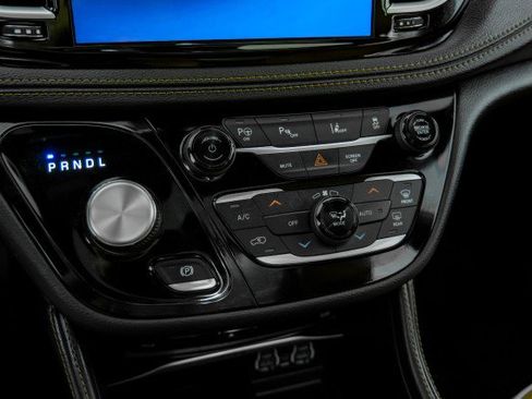 Used 2023 Chrysler Pacifica Pinnacle image 22