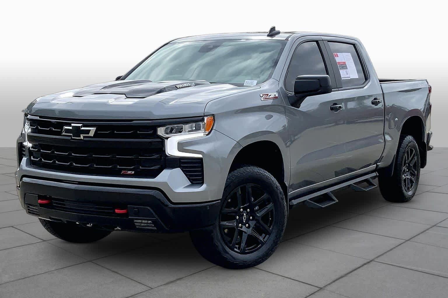 Used 2025 Chevrolet Silverado 1500 LT Trail Boss w/ Convenience Package II AWD/4WD image 2