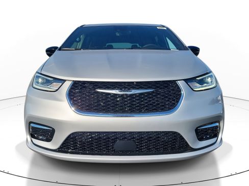 New 2026 Chrysler Pacifica Select image 3