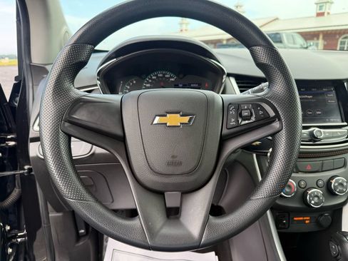 Used 2020 Chevrolet Trax LS FWD image 8