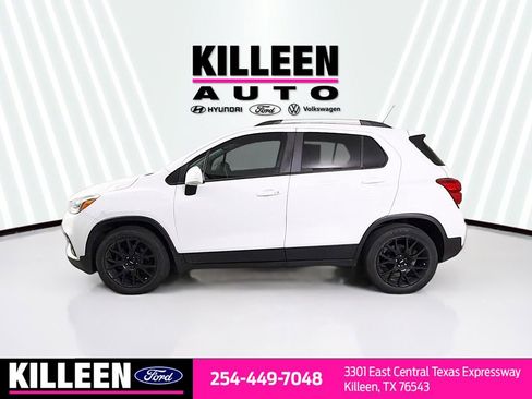 Used 2021 Chevrolet Trax LT w/ Sport Edition image 4