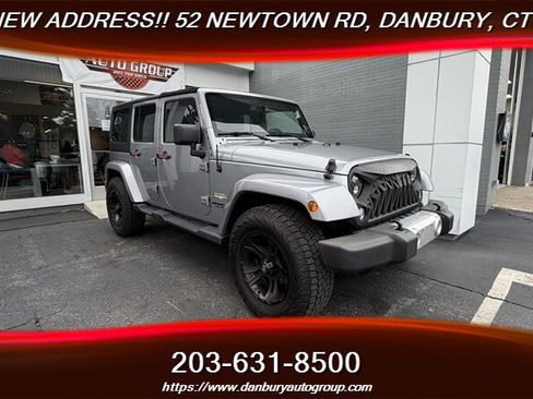 Used 2014 Jeep Wrangler Unlimited Sahara w/ Dual Top Group AWD/4WD image 7