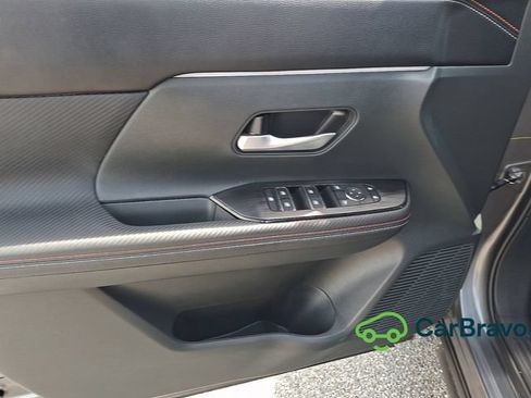 Used 2025 Nissan Kicks SR AWD/4WD image 12
