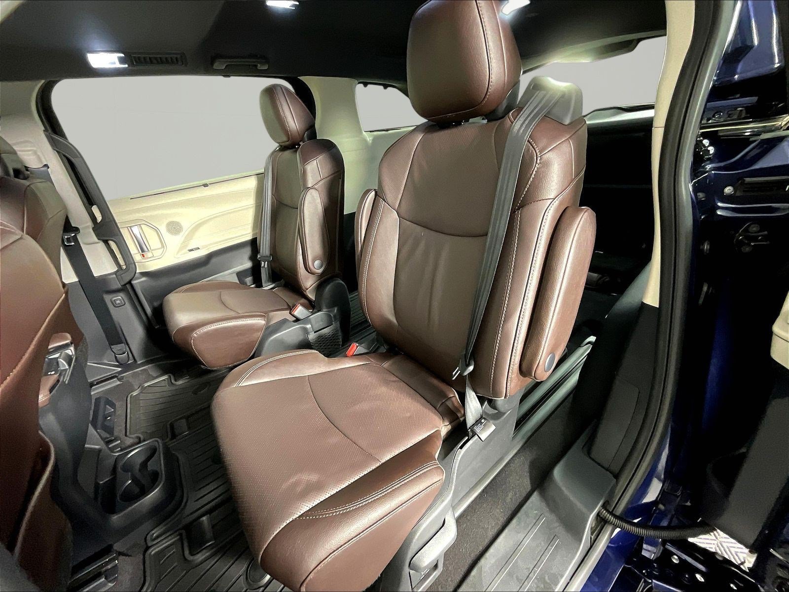 Used 2021 Toyota Sienna Platinum AWD/4WD image 22