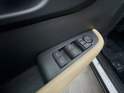 Used 2025 Buick Enclave Preferred image 21