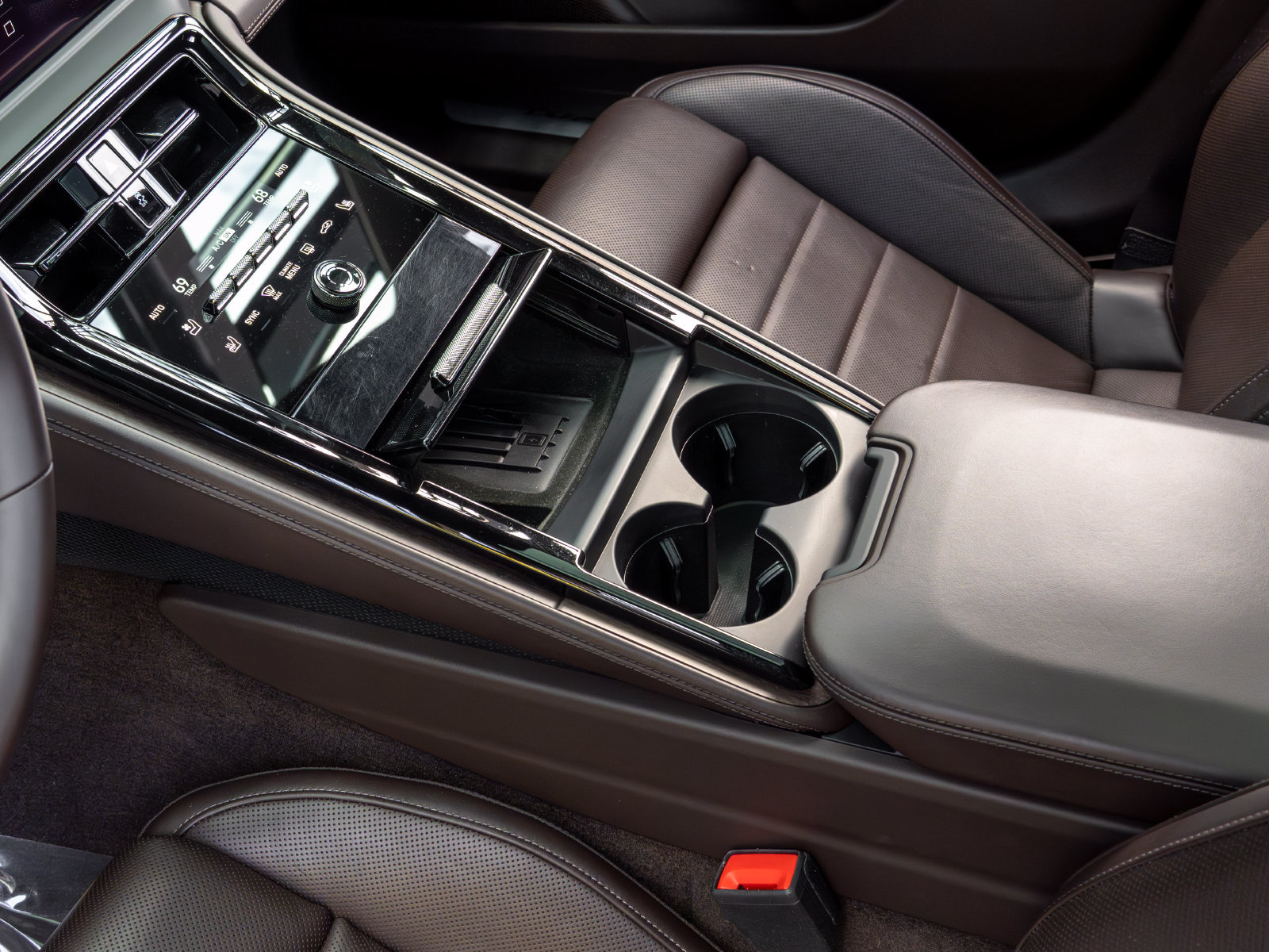Certified 2024 Porsche Panamera image 37
