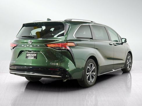 Used 2026 Toyota Sienna Platinum AWD/4WD image 5