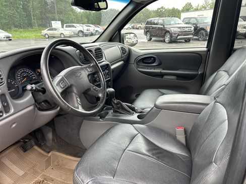 Used 2002 Chevrolet TrailBlazer LT w/ Driver Convenience Pkg AWD/4WD image 12