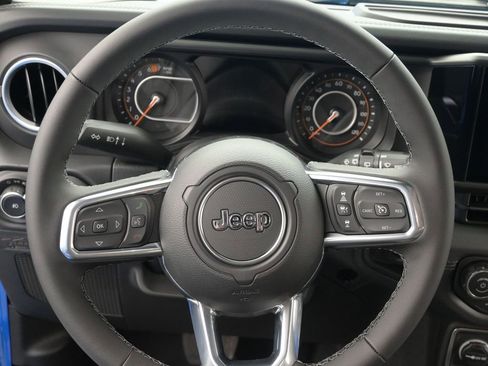 New 2026 Jeep Wrangler Unlimited Sahara AWD/4WD image 28