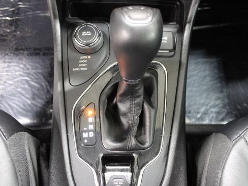Used 2019 Jeep Cherokee Limited AWD/4WD image 33