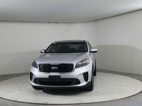 Used 2020 Kia Sorento AWD V6 image 2