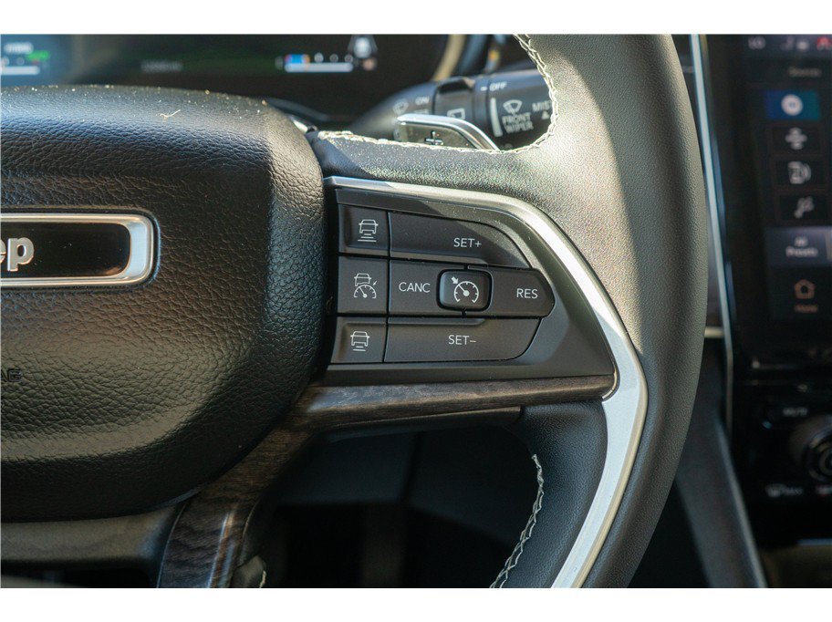 Used 2022 Jeep Grand Cherokee Limited 4xe w/ Luxury Tech Group II AWD/4WD image 8