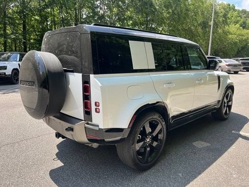 Used 2025 Land Rover Defender 110 X-Dynamic SE AWD/4WD image 9