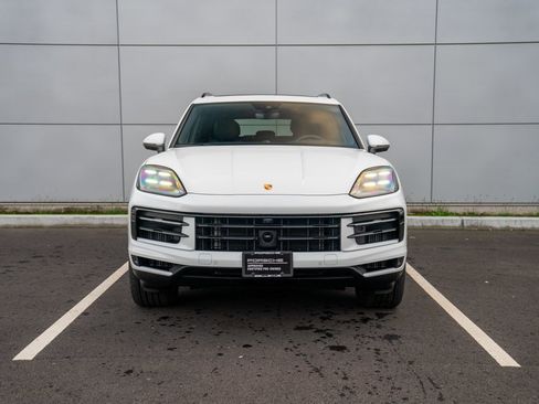 Used 2025 Porsche Cayenne image 6