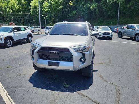 Used 2021 Toyota 4Runner SR5 AWD/4WD image 2