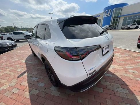 Certified 2025 Honda HR-V Sport image 31
