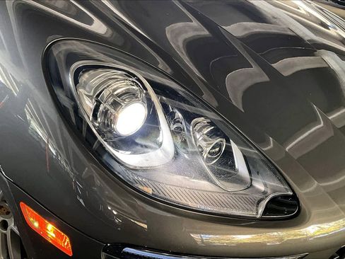 Used 2018 Porsche Macan image 27