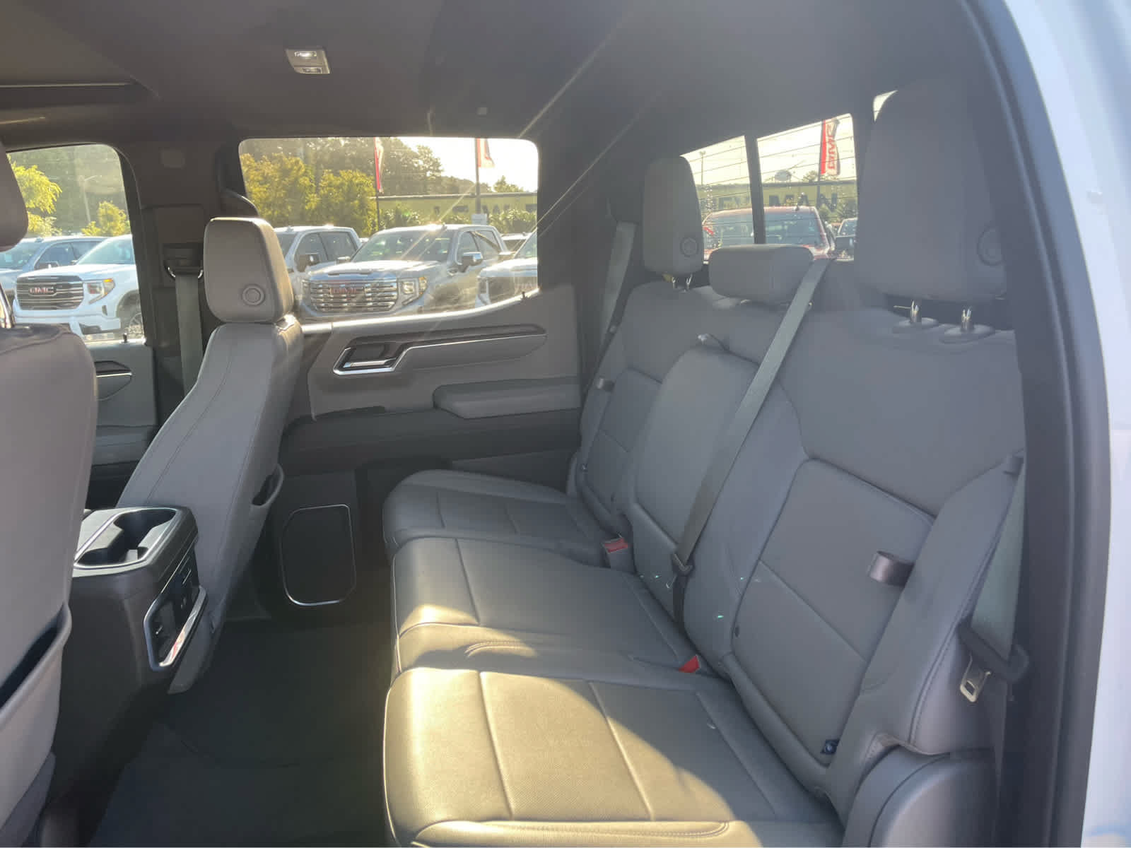 Used 2022 GMC Sierra 1500 SLT w/ SLT Premium Plus Package AWD/4WD image 25