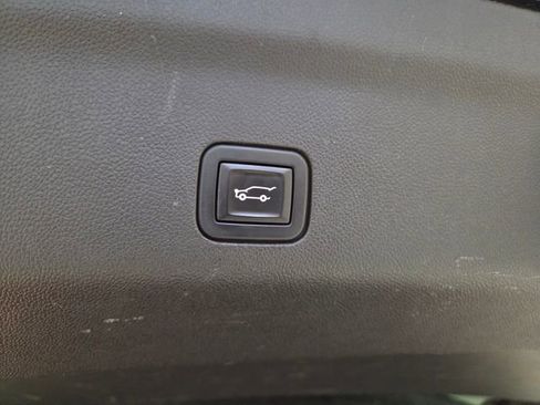 Used 2021 Chevrolet Tahoe High Country AWD/4WD image 16
